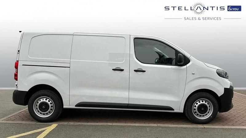 White Used 2024 Citroën Dispatch MPV | £19,495 (Expensive) - Image 1/4