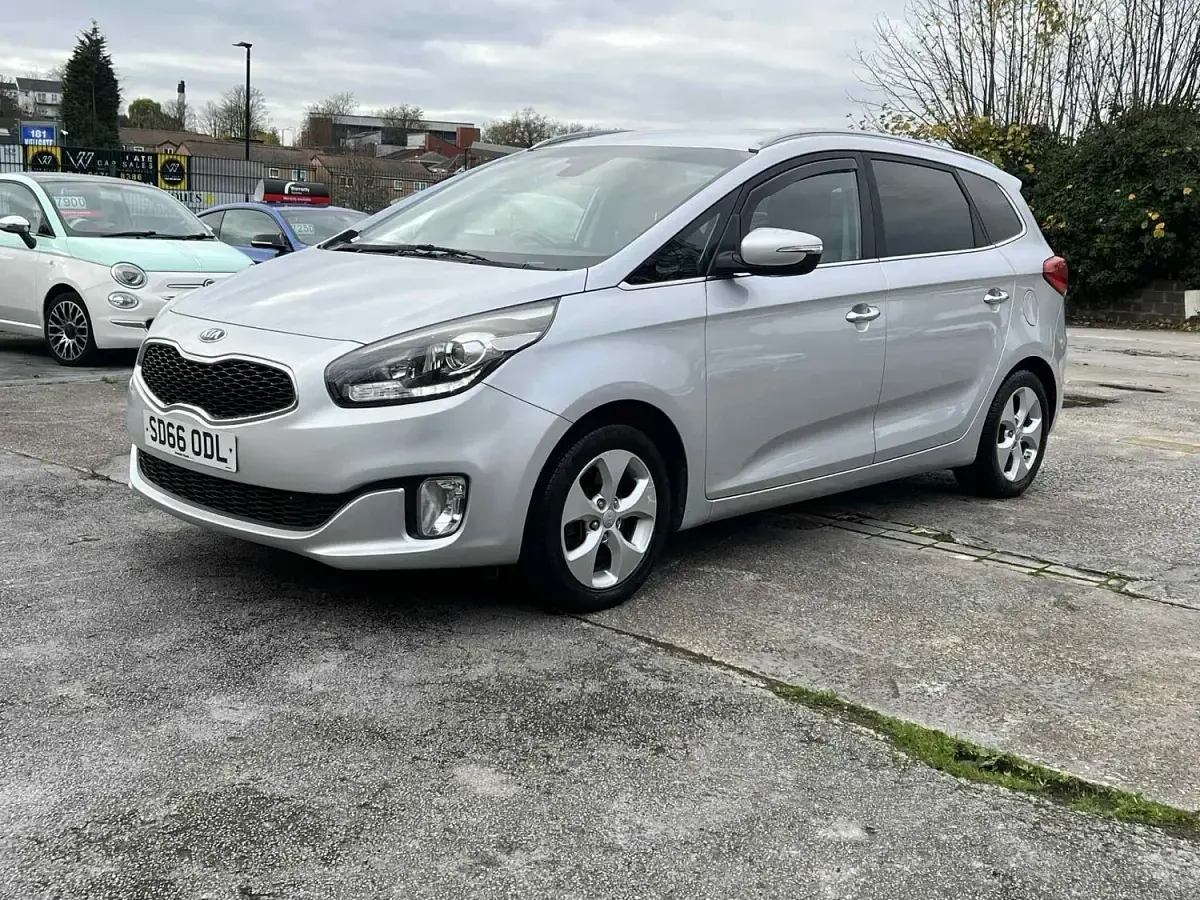 Used Kia Carens 135 HP (99 kW) 2016 Silver MPV