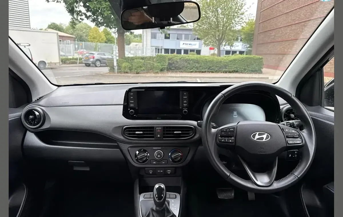 Used Hyundai i10 Advanced 61 HP (44 kW) 2025 Black Hatchback