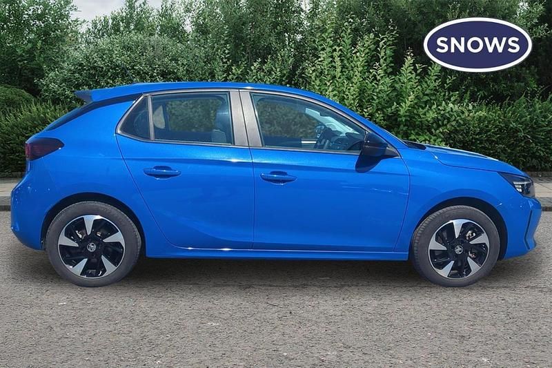 Second-hand Vauxhall Corsa-e Design Edition 100 kW (136 CP) 2024 Albastru Hatchback