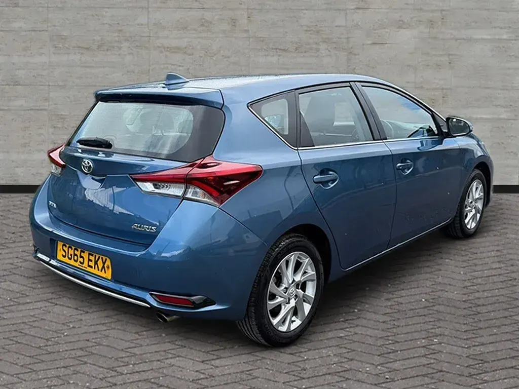 Used Toyota Auris Business Edition 116 HP (85 kW) 2015 Blue Hatchback