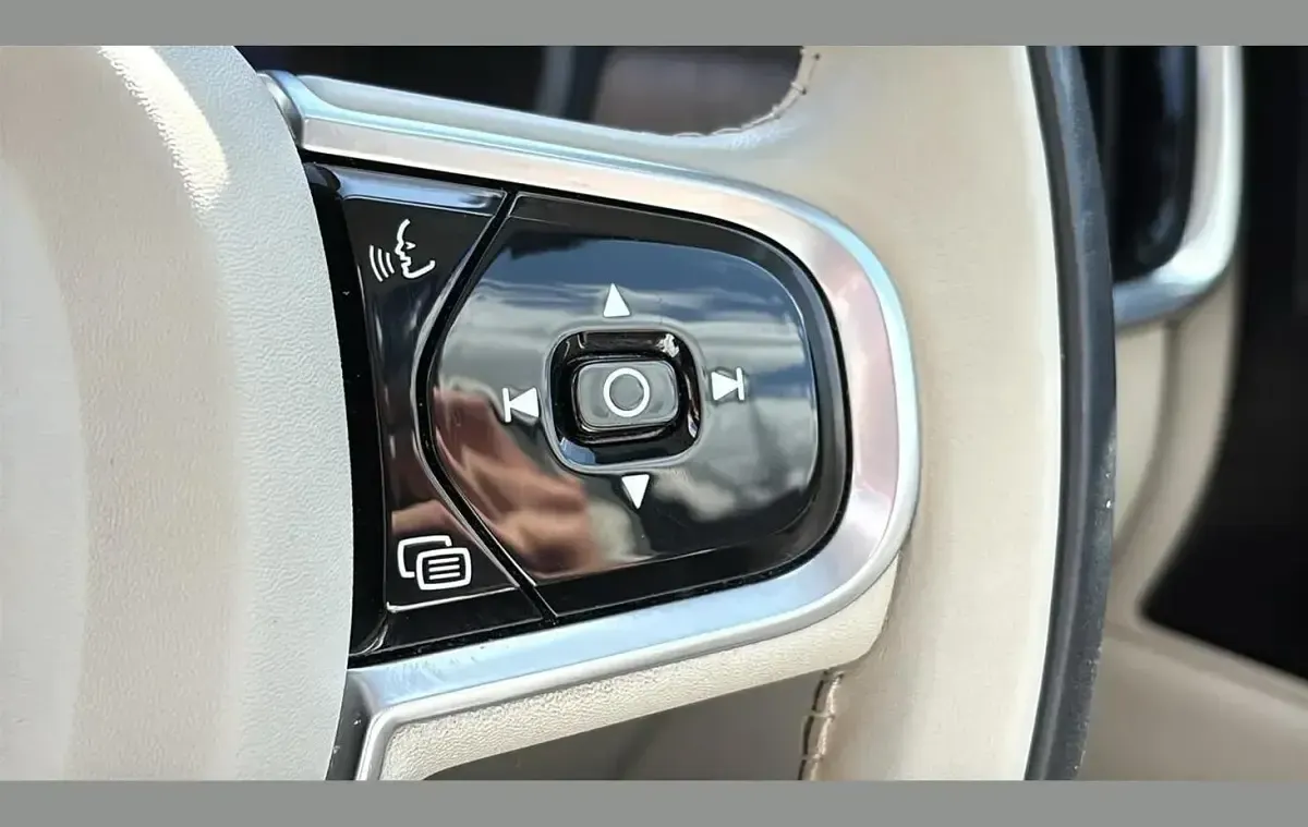 Used Volvo V90 CC 232 HP (170 kW) 2022 Black Estate