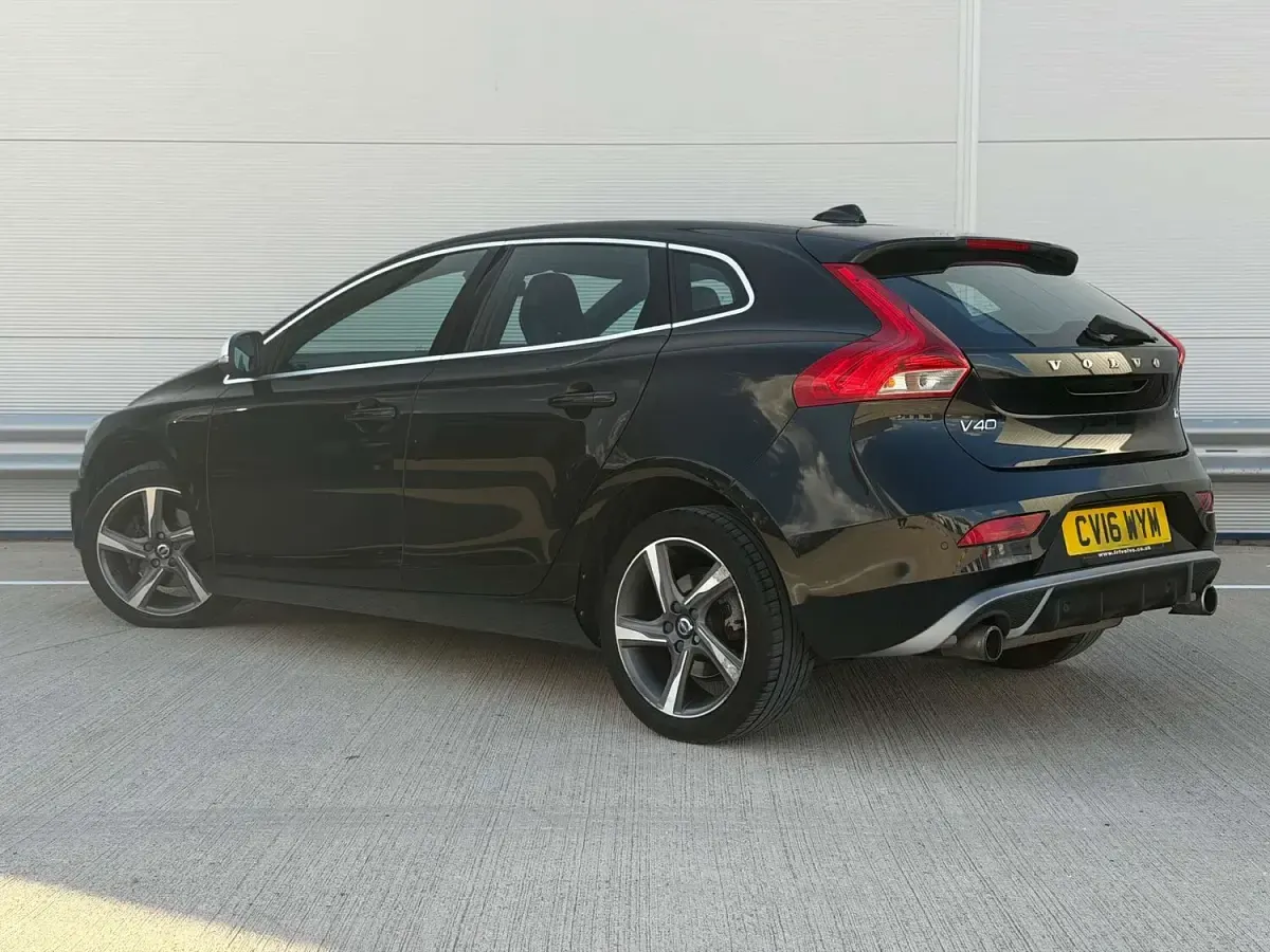 Used Volvo V40 R-Design 122 HP (89 kW) 2016 Black Hatchback