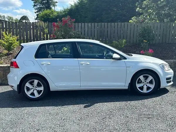 Used VW Golf VII 2016 White Hatchback