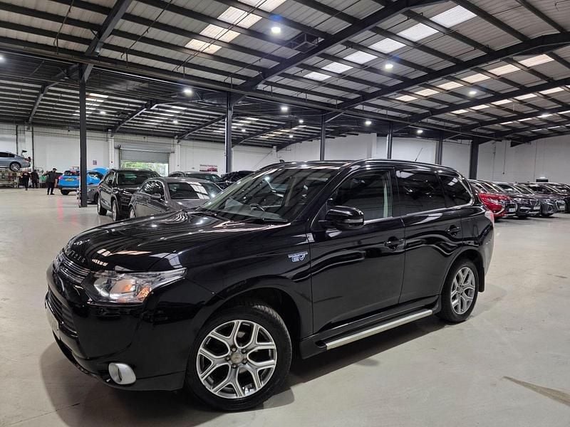 Black Used 2015 Mitsubishi Outlander P-HEV Estate | £6,680 (Fair price) - Image 1/4