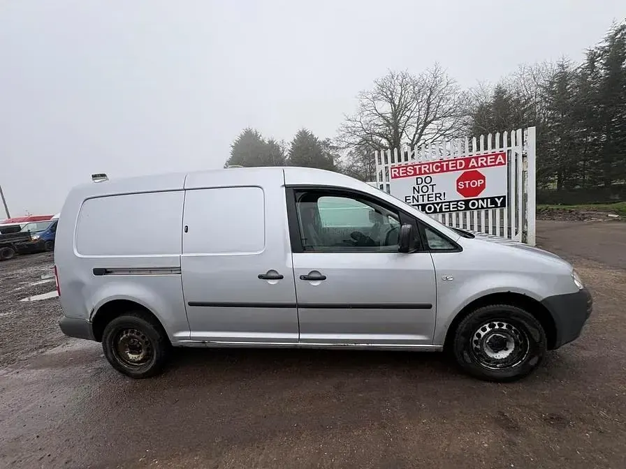 Usado VW Caddy 104 HP (76 kW) 2010 Prateado Monovolume
