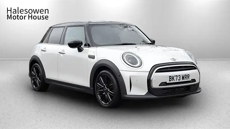 Begagnad Mini Cooper Exclusive 136 HK (100 kW) 2023 Vit Halvkombi
