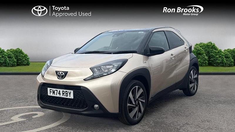 Used Toyota Aygo X 72 HP (52 kW) 2024 Beige SUV