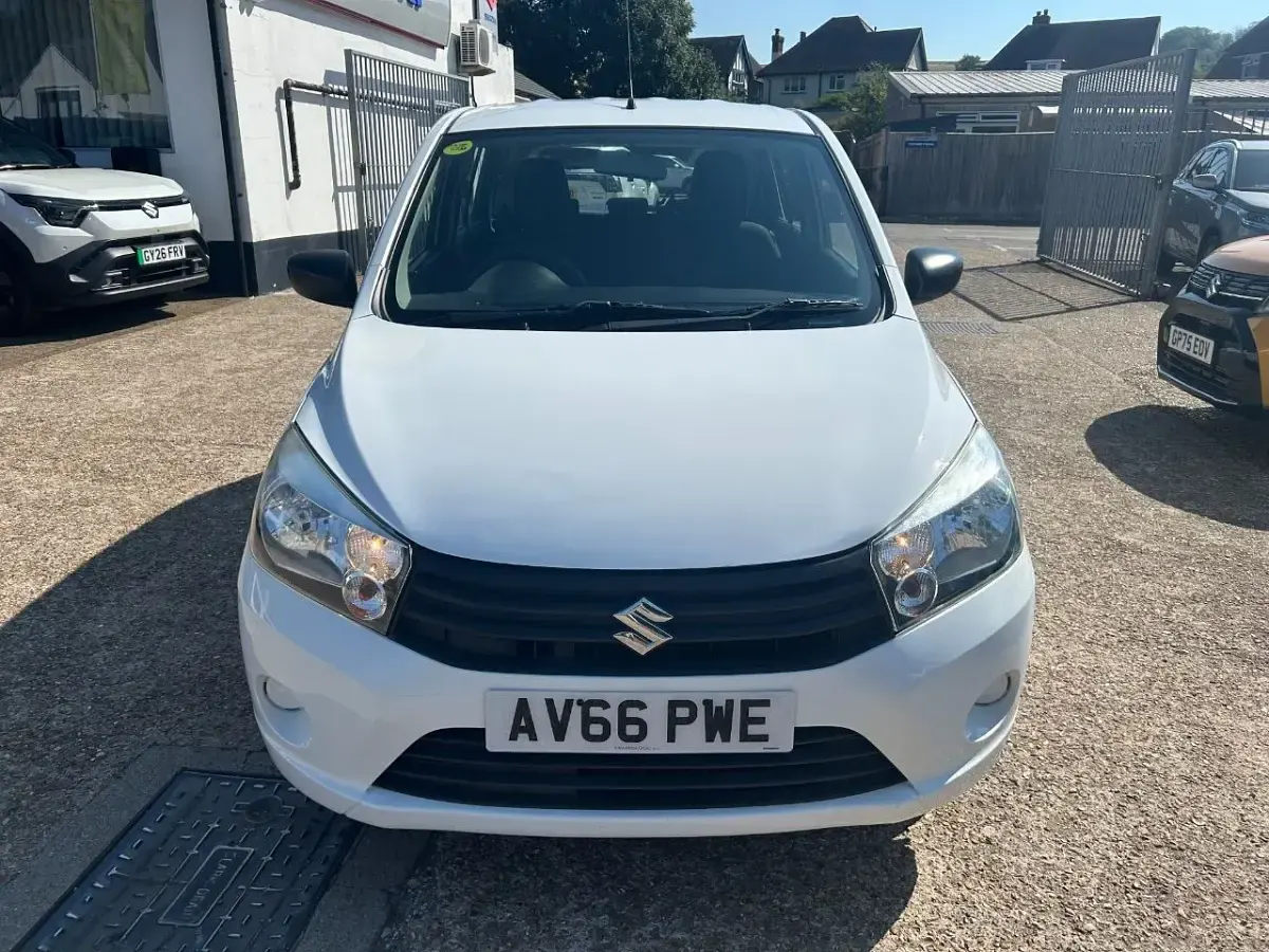 Used Suzuki Celerio 68 HP (50 kW) 2016 White Hatchback