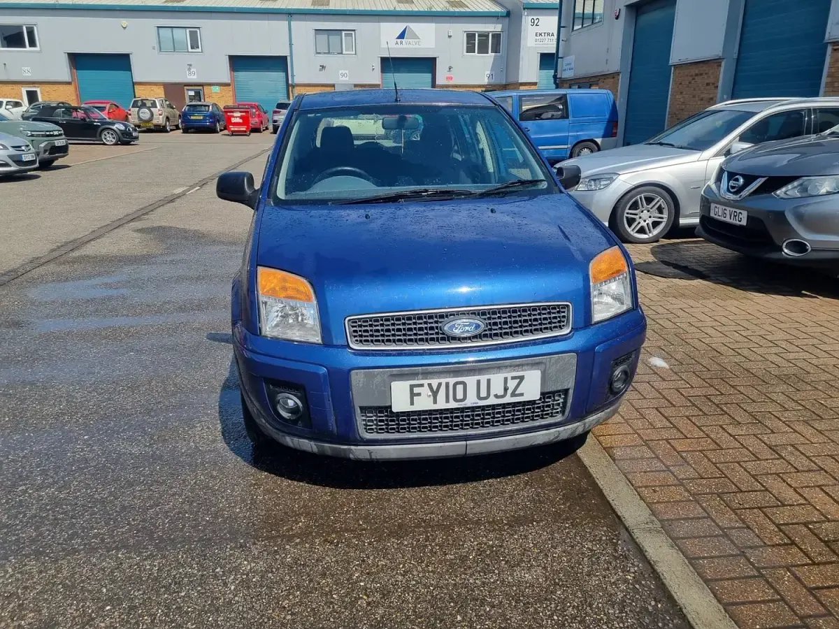 Used Ford Fusion Zetec 80 HP (58 kW) 2010 Blue Hatchback
