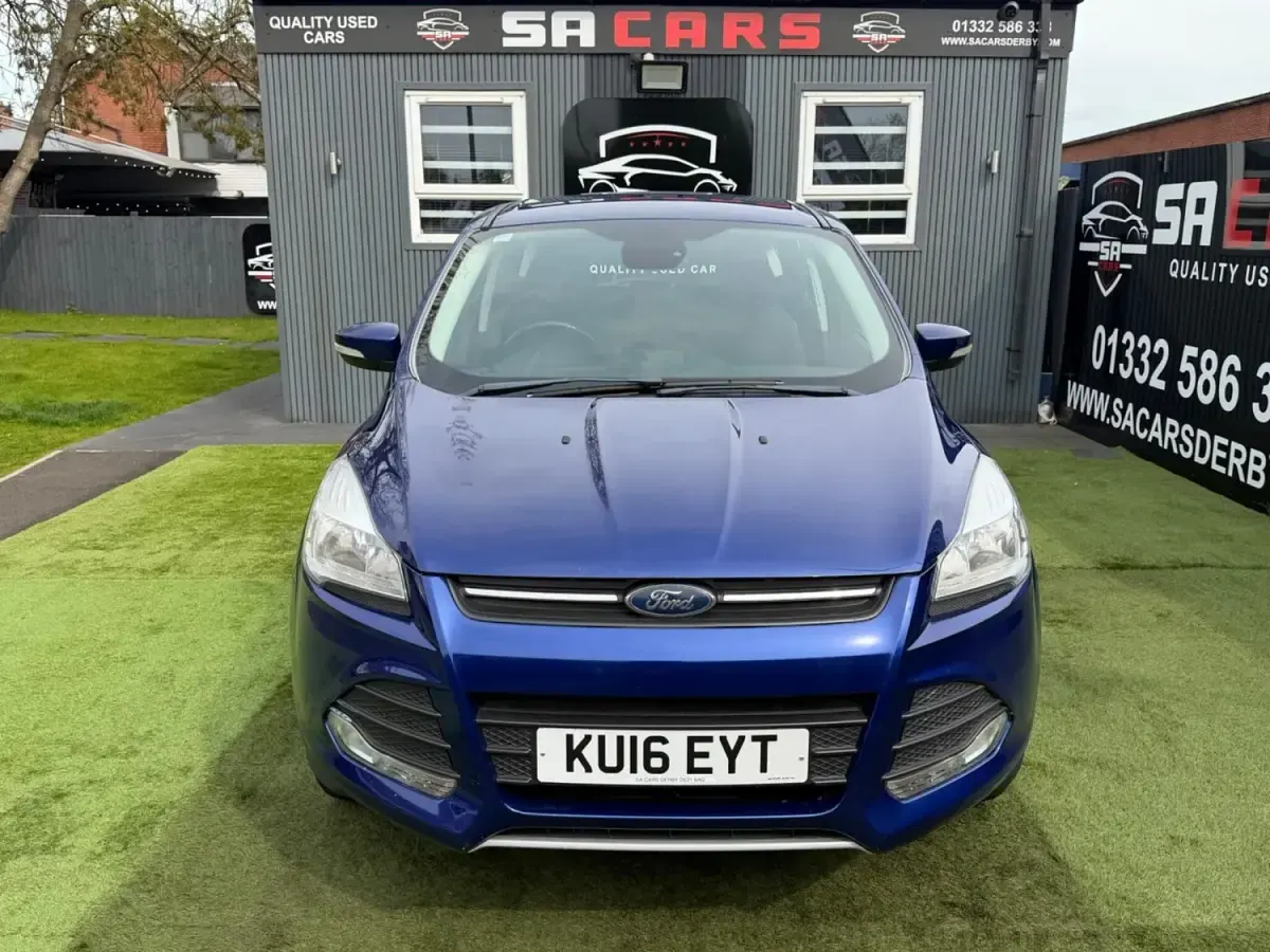 Usado Ford Kuga Zetec 150 CV (110 kW) 2016 Azul SUV