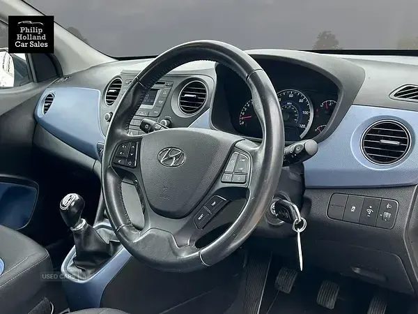 Used Hyundai i10 Premium 65 HP (47 kW) 2015 White Hatchback