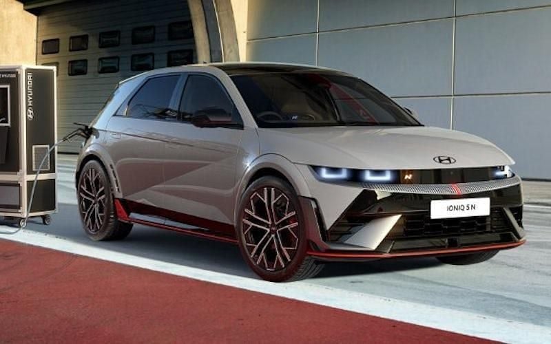 New 2025 Hyundai Ioniq 5 SUV | £62,272 (Good price) - Image 1/4