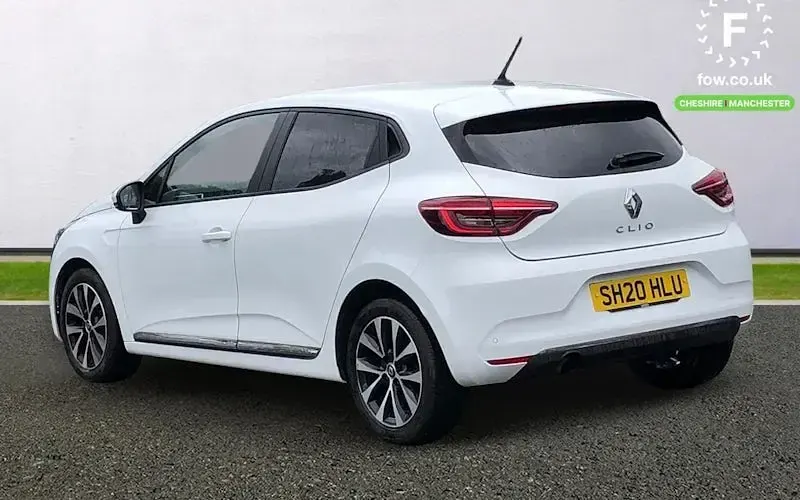Used Renault Clio Iconic 72 HP (52 kW) 2020 White Hatchback