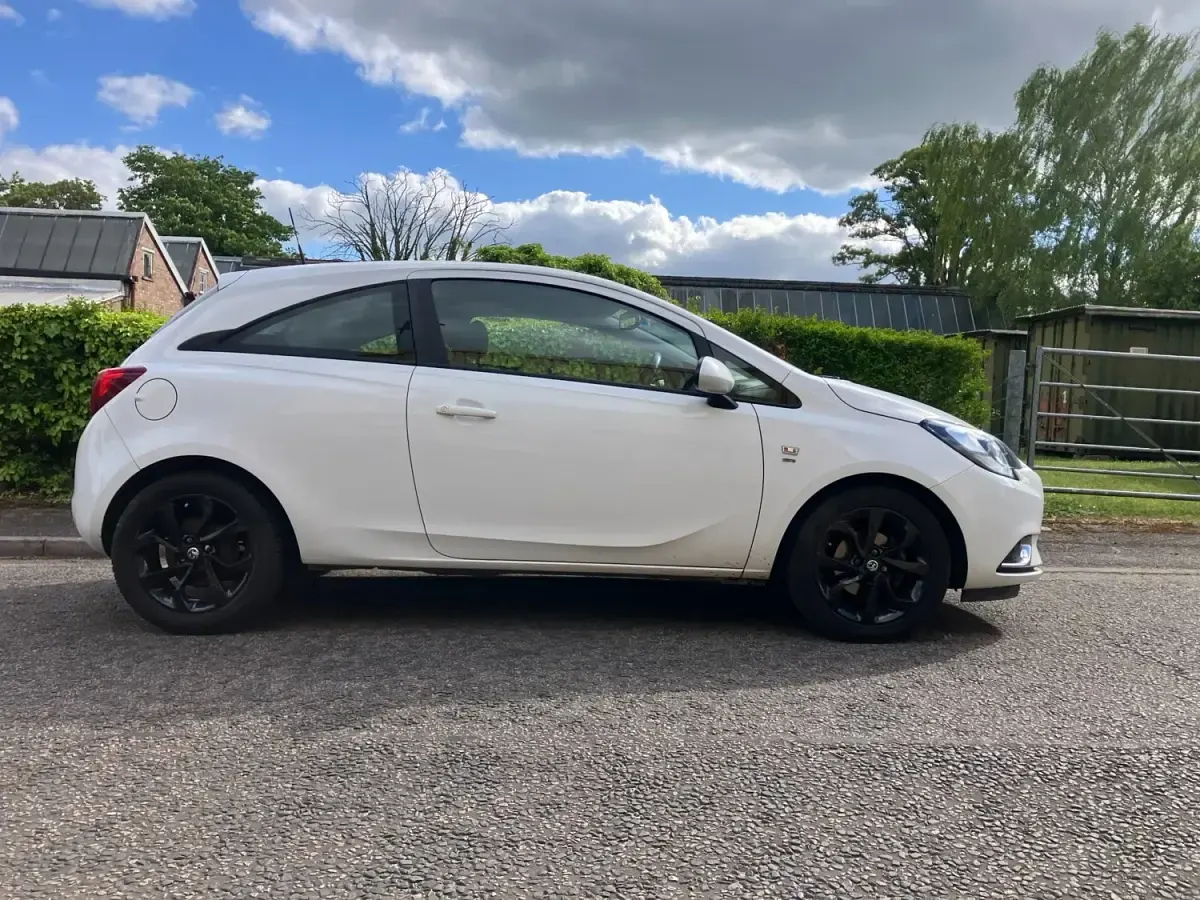 Używany Vauxhall Corsa SRi 90 KM (66 kW) 2015 Biały Hatchback