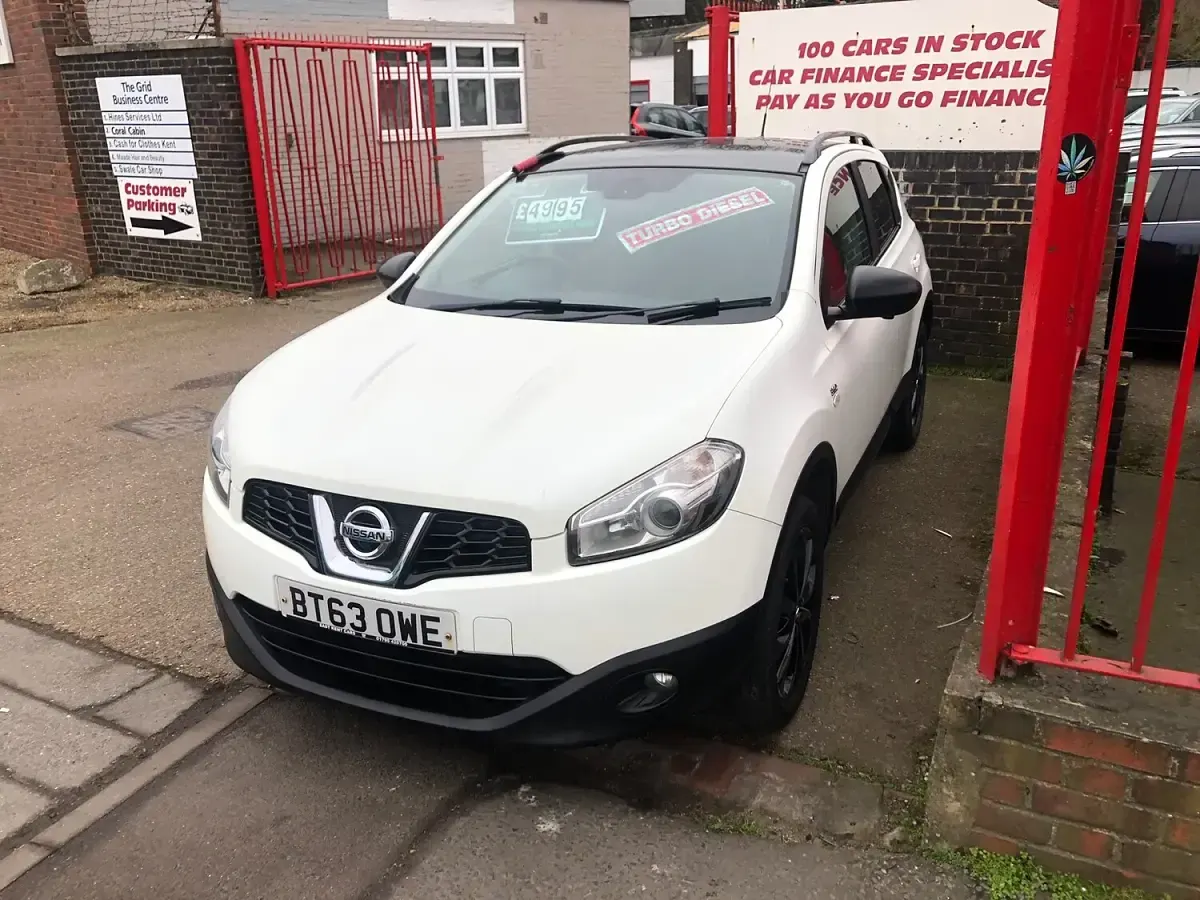 Used Nissan Qashqai 360º 110 HP (80 kW) 2013 White SUV