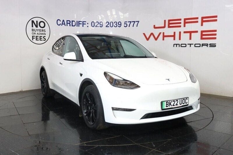 White Used 2022 Tesla Model Y Long Range SUV | £25,988 (Good price) - Image 1/4