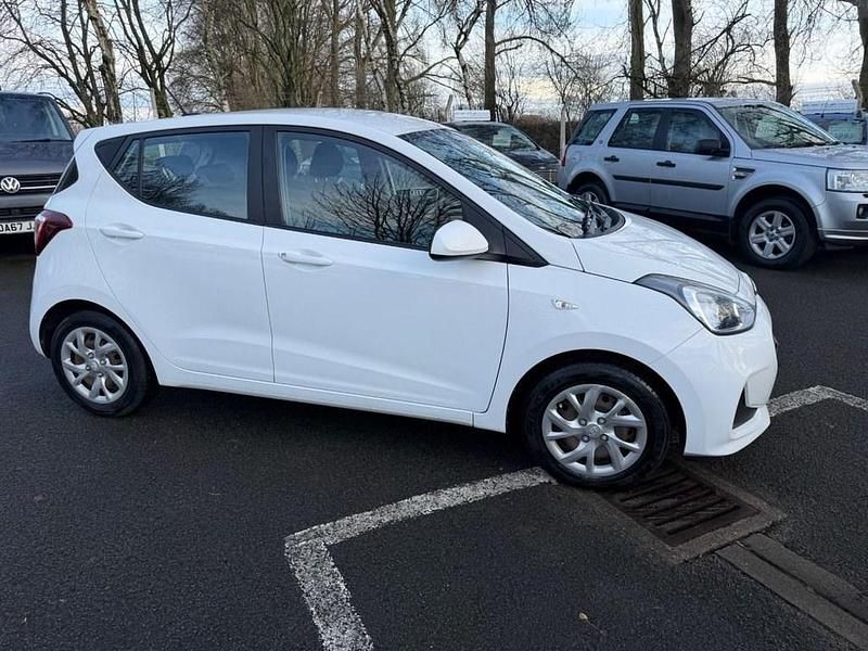 Used Hyundai i10 SE 66 HP (48 kW) 2018 White Hatchback