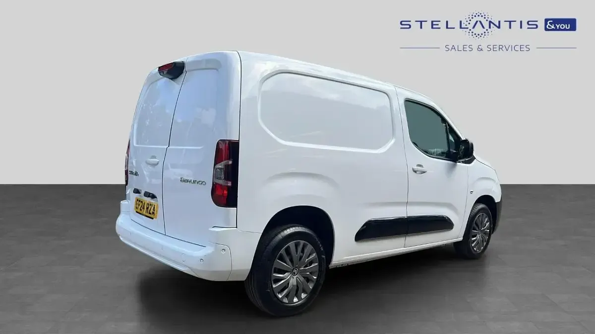 Used Citroën Berlingo 129 HP (94 kW) 2024 White MPV