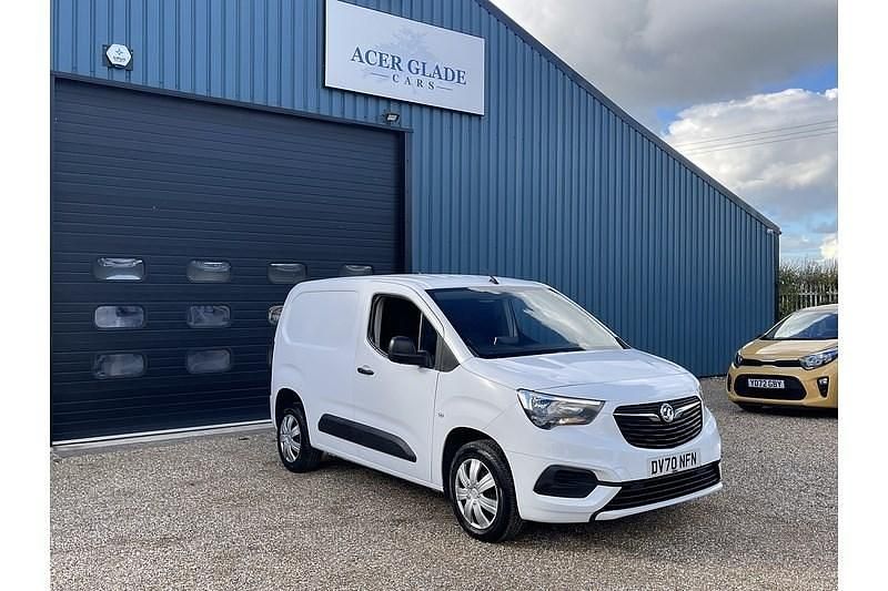 White Used 2020 Vauxhall Combo Sportive MPV | £8,690 (Good price) - Image 1/4