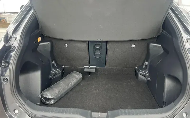 Used Toyota Yaris Cross Play 131 HP (96 kW) 2025 Grey SUV
