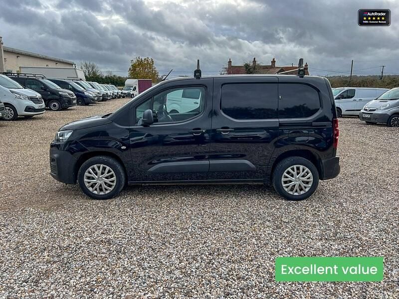 Used Citroën Berlingo Start 100 HP (73 kW) 2019 Black MPV