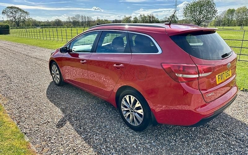 Used Kia Ceed Sportswagon 120 HP (88 kW) 2016 Red Estate