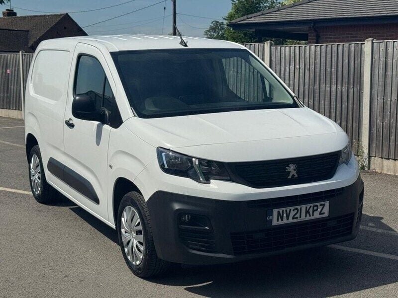 White Used 2021 Peugeot Partner MPV | £6,000 (Good price) - Image 1/4