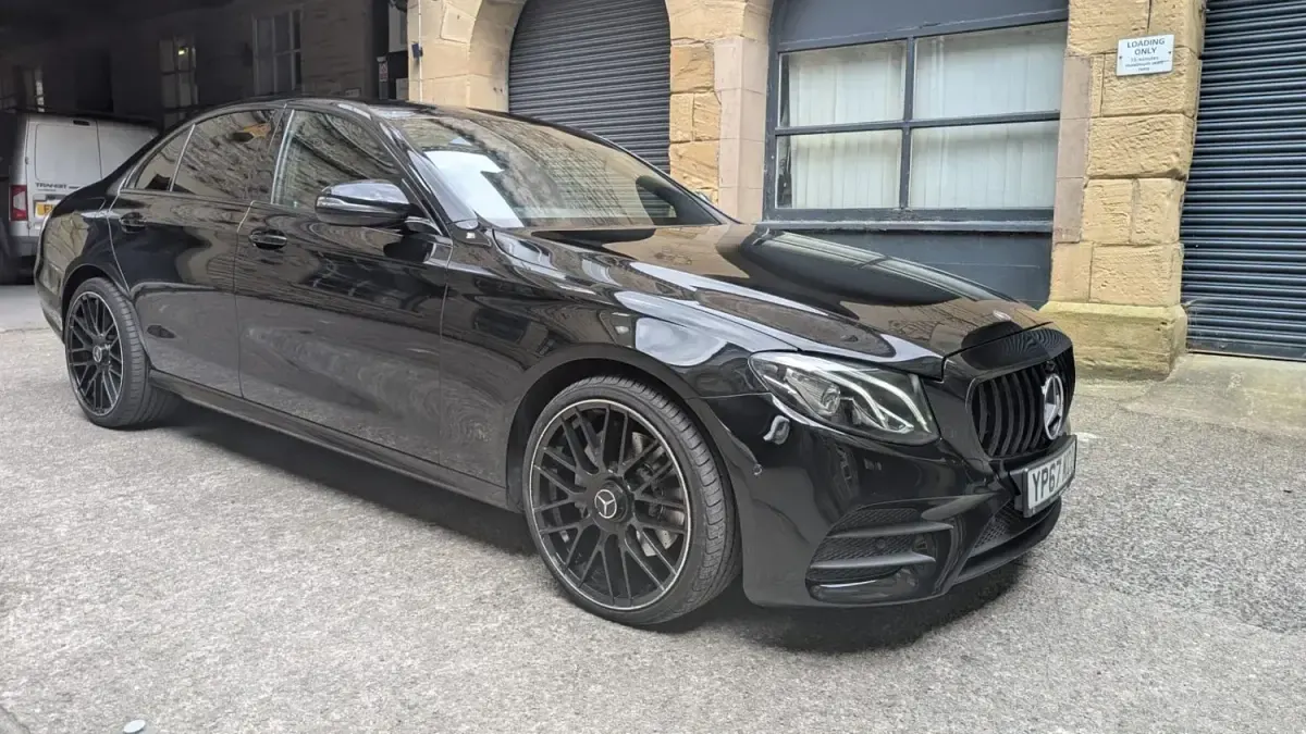 Begagnad Mercedes E220 AMG line 2017 Svart Sedan