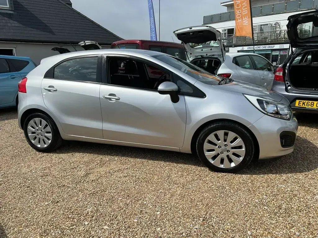 Used Kia Rio 109 HP (80 kW) 2014 Silver Hatchback