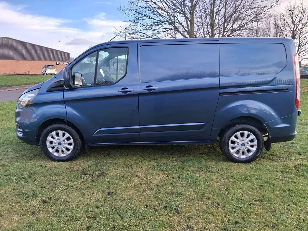 Used Ford Transit Custom Limited 130 HP (95 kW) 2021 Blue Van