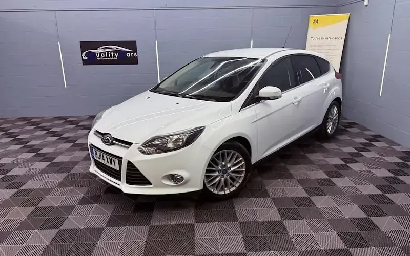 Used Ford Focus Zetec 116 HP (85 kW) 2014 White Hatchback