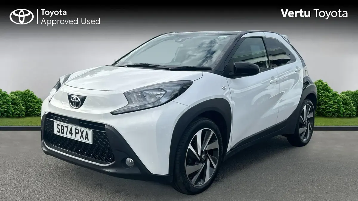 Used Toyota Aygo X 72 HP (52 kW) 2024 Pure white bitone (solid paint) SUV