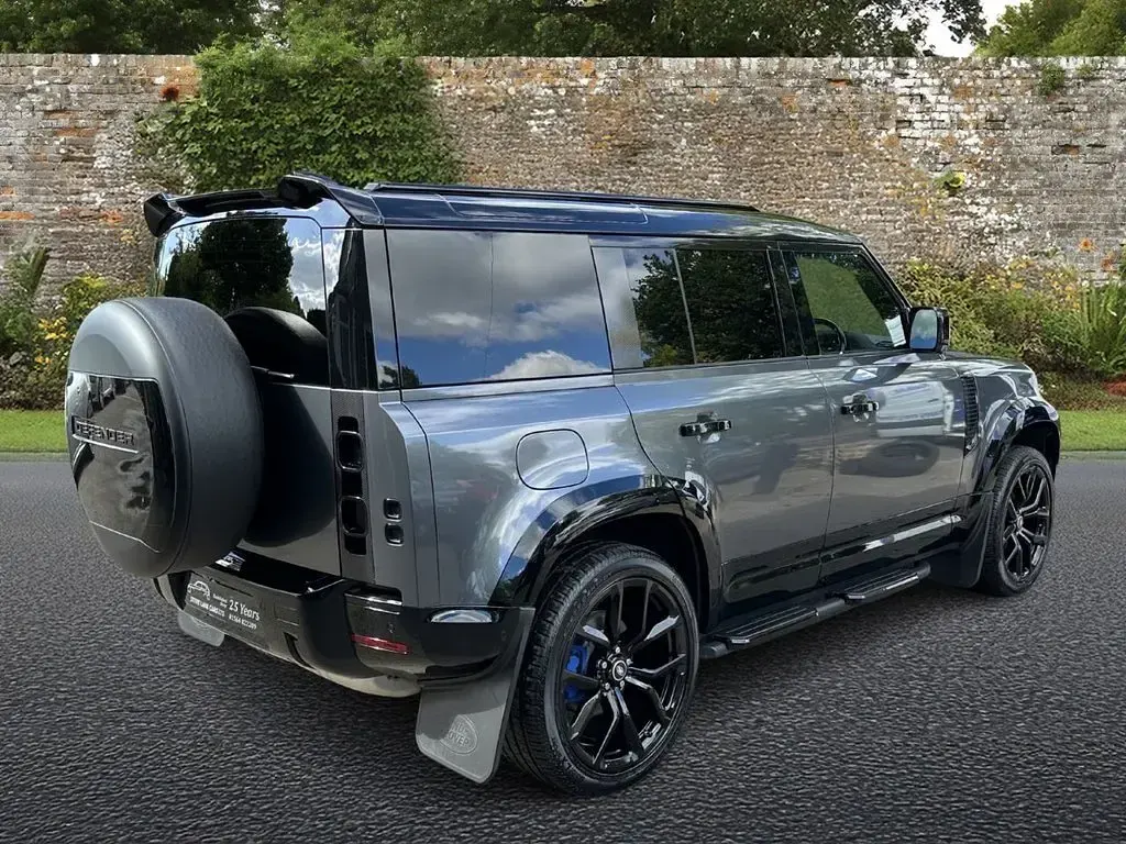 Used Land Rover Defender S 250 HP (183 kW) 2021 Grey SUV
