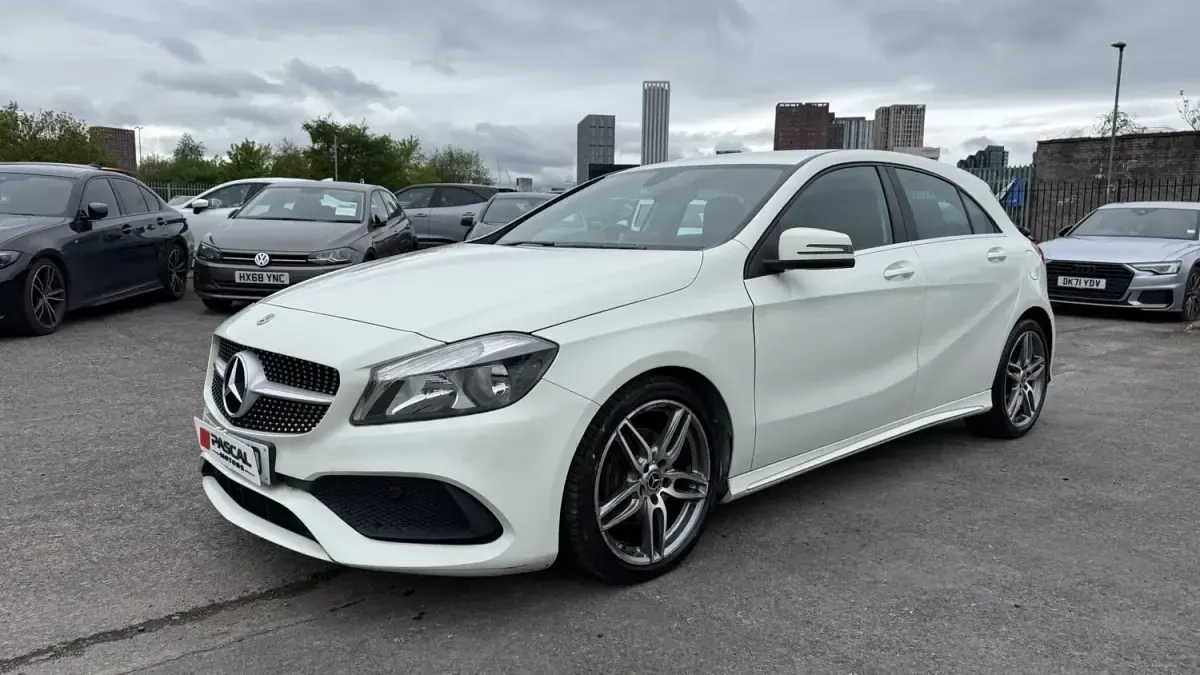 Usado Mercedes A160 AMG line 2017 Branco Citadino