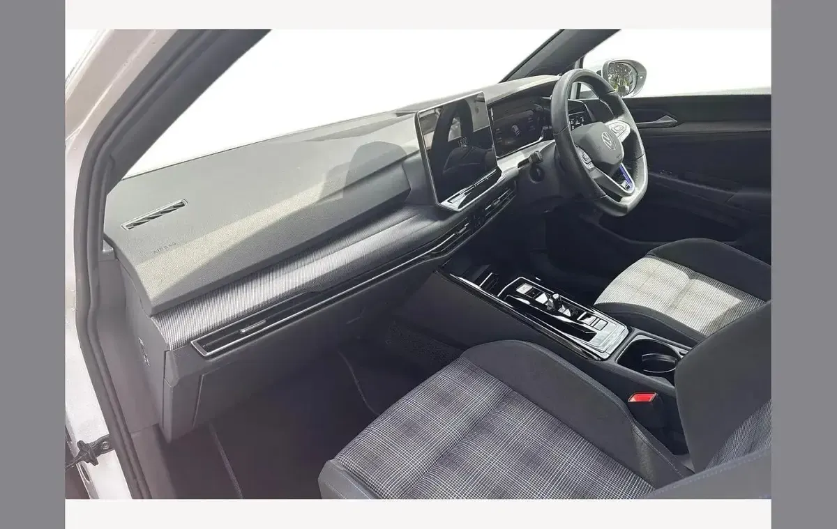 Used VW Golf VIII GTE 272 HP (200 kW) 2024 Pure white Hatchback
