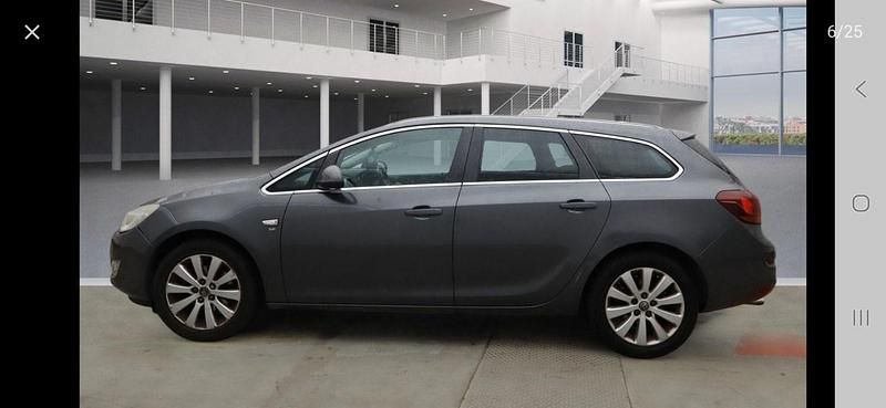 Second-hand Vauxhall Astra 165 CP (121 kW) 2011 Gri Break