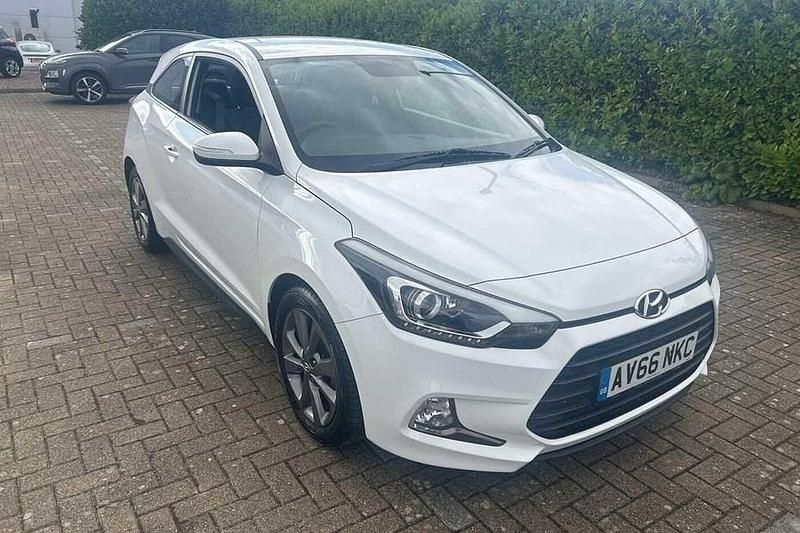 White Used 2016 Hyundai i20 SE Coupe | £7,995 (Fair price) - Image 1/1