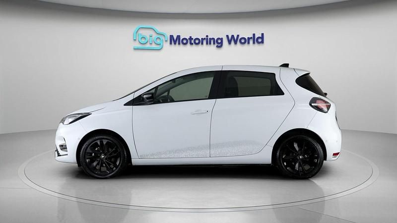 Used Renault Zoe Iconic 100 kW (136 HP) 2022 White Hatchback