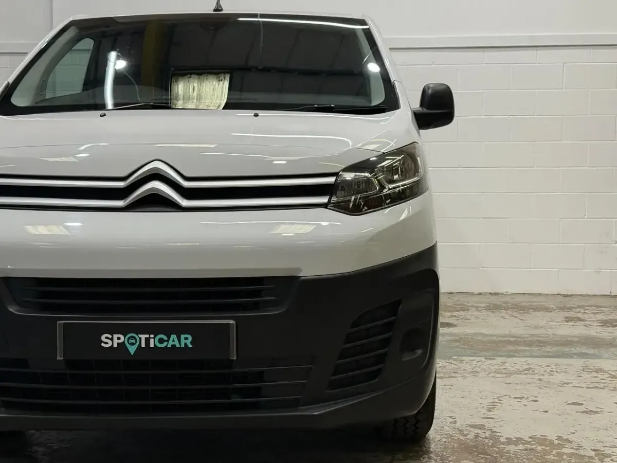 Used Citroën Dispatch 101 HP (74 kW) 2023 White MPV