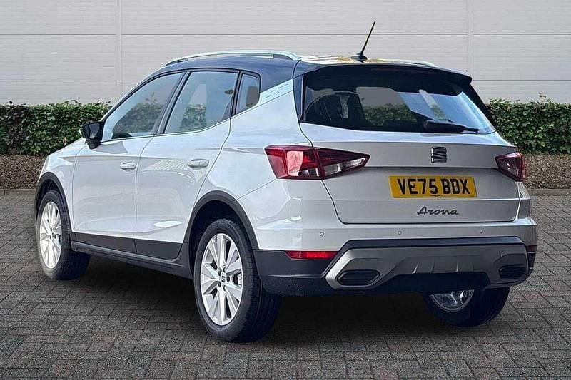 New Seat Arona Xperience 2026 Glacial white with black roof SUV