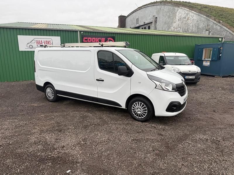 White Used 2019 Renault Trafic Business MPV | £6,750 (Super price) - Image 1/4