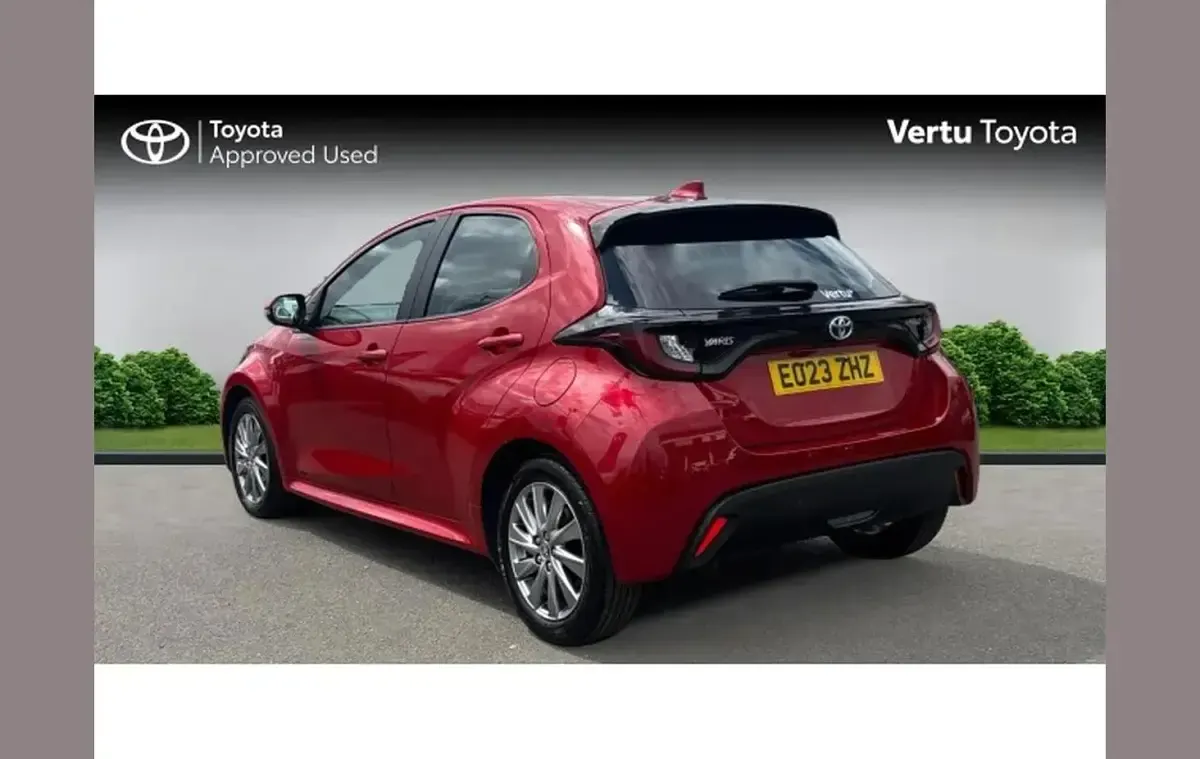 Used Toyota Yaris Hybrid 113 HP (83 kW) 2023 Red Hatchback