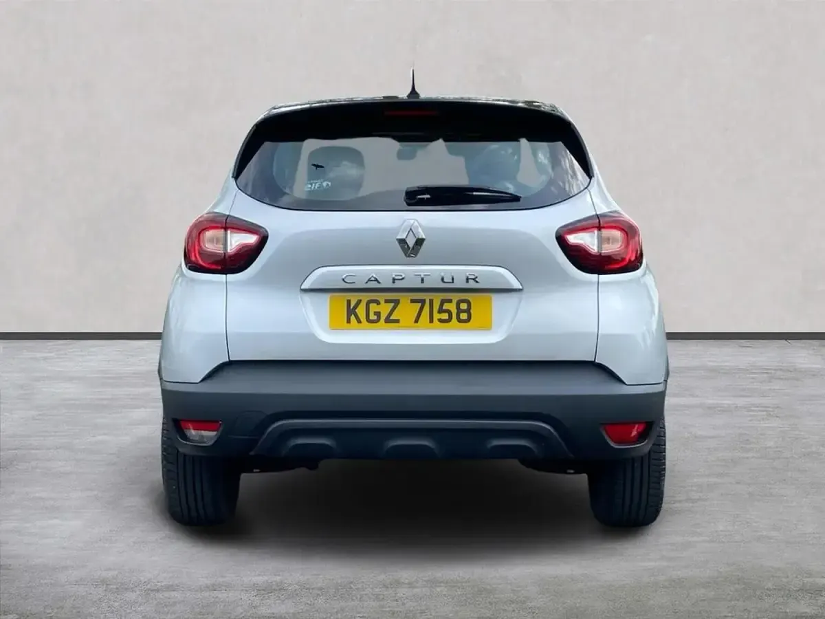 Second-hand Renault Captur Play 90 CP (66 kW) 2018 Argintiu SUV