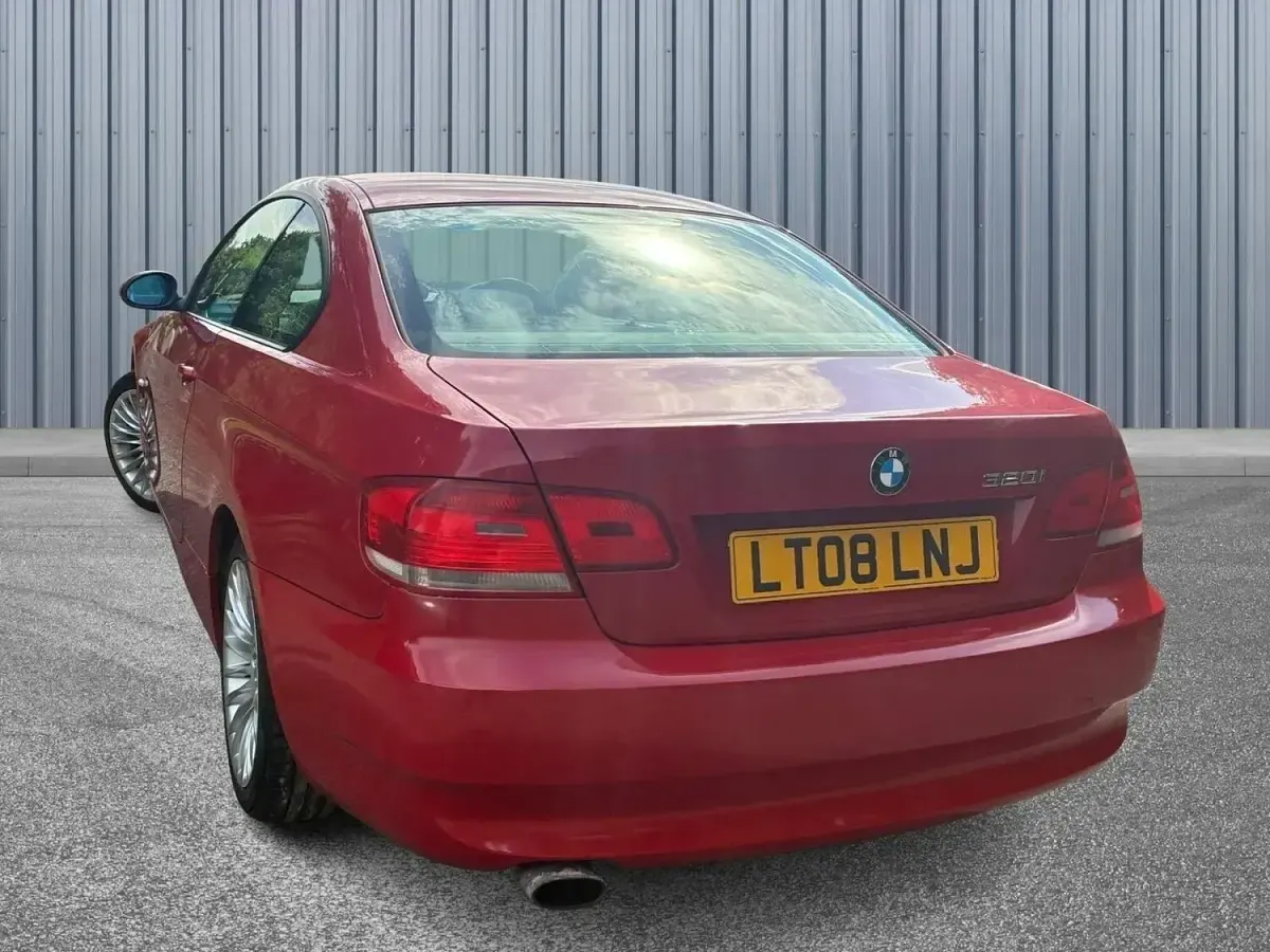 Used BMW 320 167 HP (122 kW) 2008 Red Coupe