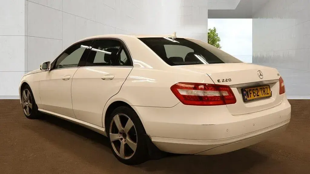 Used Mercedes E220 SE 2012 White Sedan