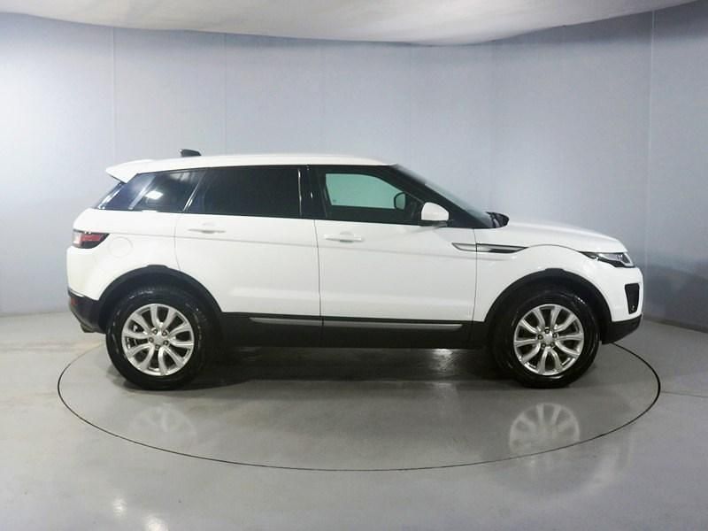 Used Land Rover Range Rover evoque SE 2017 White Estate