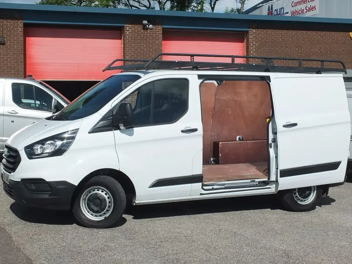 Used Ford Transit Custom 105 HP (77 kW) 2020 White Van