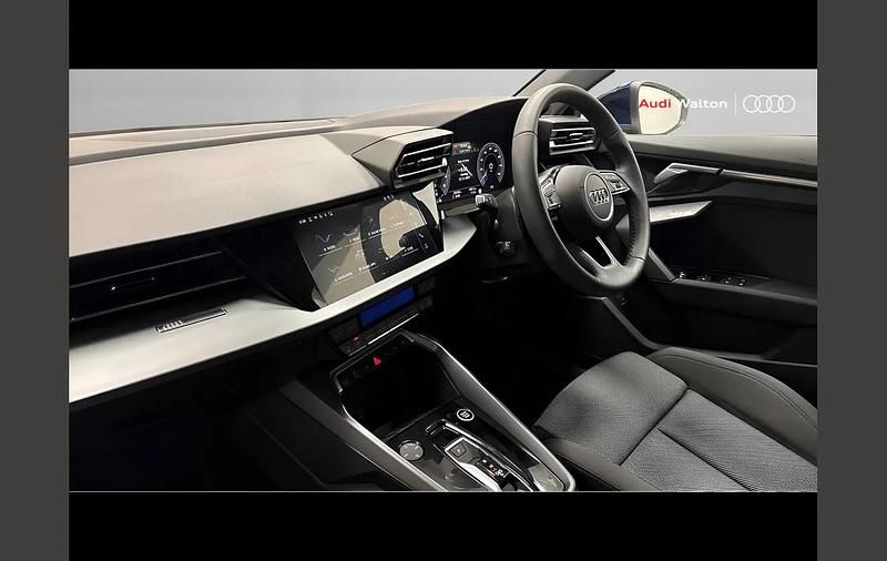 Used Audi A3 e-tron Sport 200 HP (147 kW) 2025 Blue Hatchback