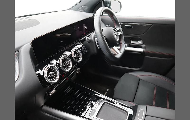 Used Mercedes GLA250 Executive 214 HP (157 kW) 2025 Black SUV